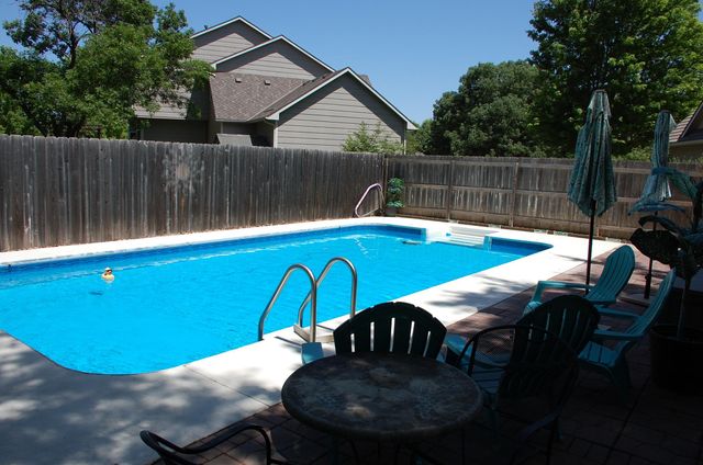 1215 N Fieldcrest Ct, Wichita, KS 67212