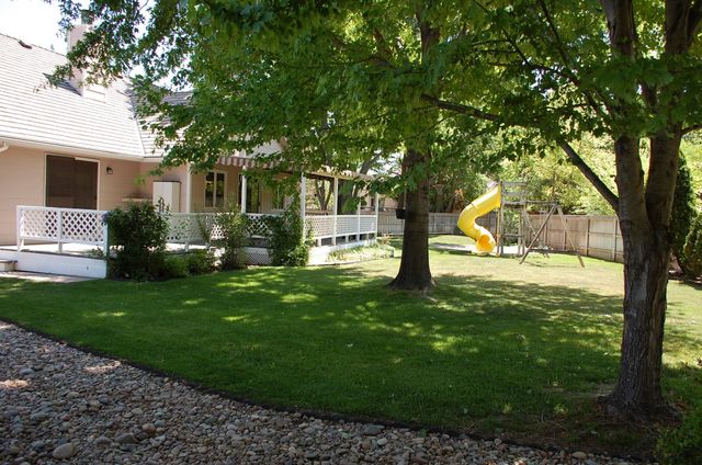 1215 N Fieldcrest Ct, Wichita, KS 67212