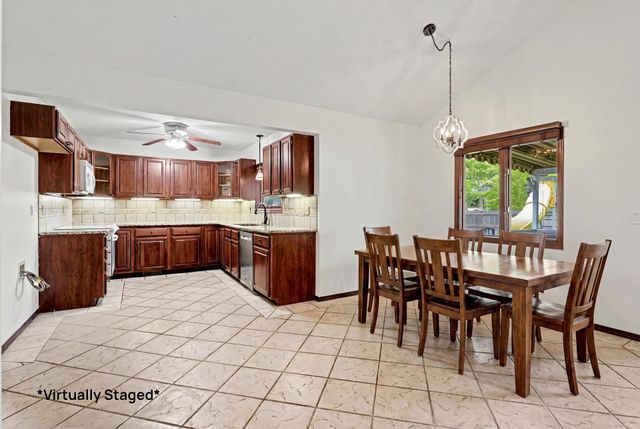 1215 N Fieldcrest Ct, Wichita, KS 67212