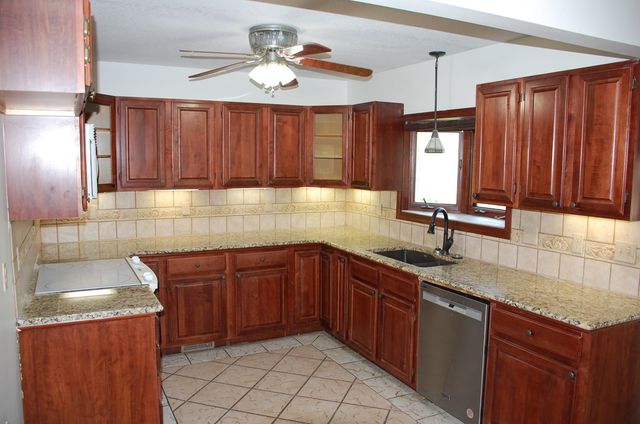 1215 N Fieldcrest Ct, Wichita, KS 67212