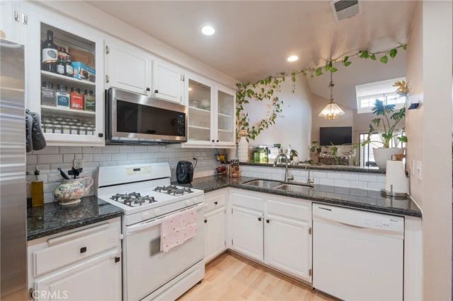 1875 W Falmouth 58, Anaheim, CA 92801