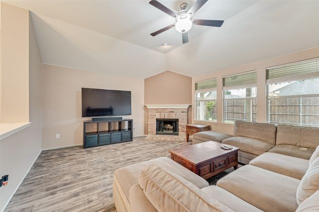 100 Lone Oak Court, Forney, TX 75126