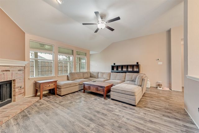 100 Lone Oak Court, Forney, TX 75126