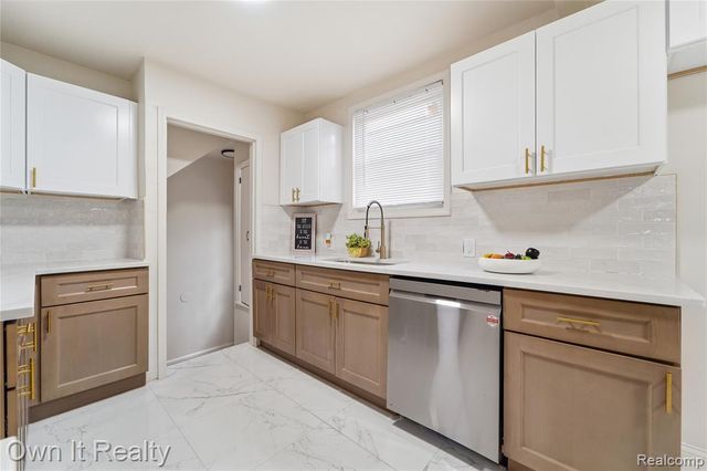16748 Saint Marys Street, Detroit, MI 48235