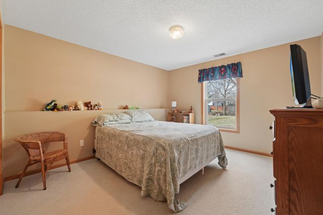 19771 Calgary Trail, Farmington, MN 55024