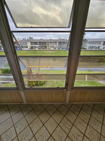 111 Lyndhurst 111, Deerfield Beach, FL 33442