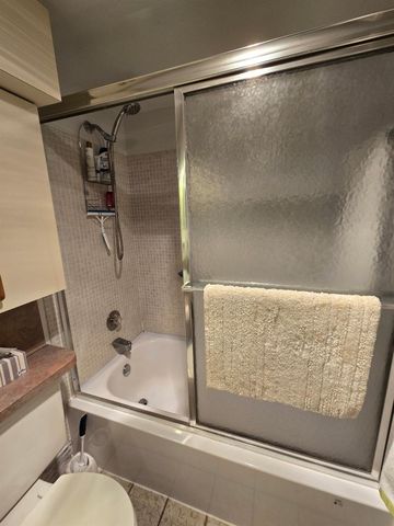 111 Lyndhurst 111, Deerfield Beach, FL 33442