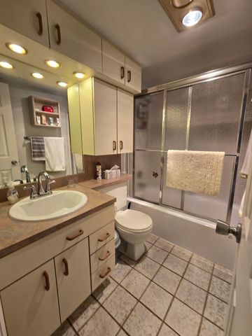 111 Lyndhurst 111, Deerfield Beach, FL 33442