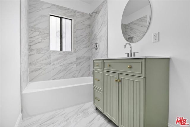 1185 S Tremaine Avenue, Los Angeles, CA 90019