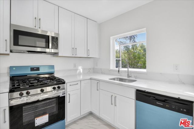 1185 S Tremaine Avenue, Los Angeles, CA 90019