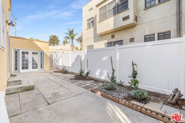 1185 S Tremaine Avenue, Los Angeles, CA 90019