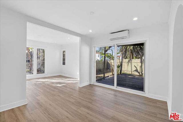 1185 S Tremaine Avenue, Los Angeles, CA 90019