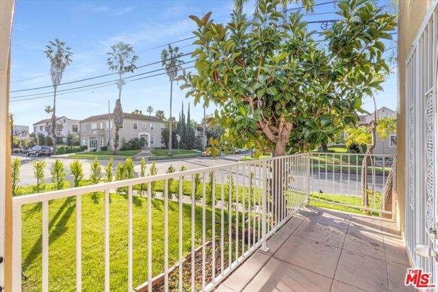 1185 S Tremaine Avenue, Los Angeles, CA 90019