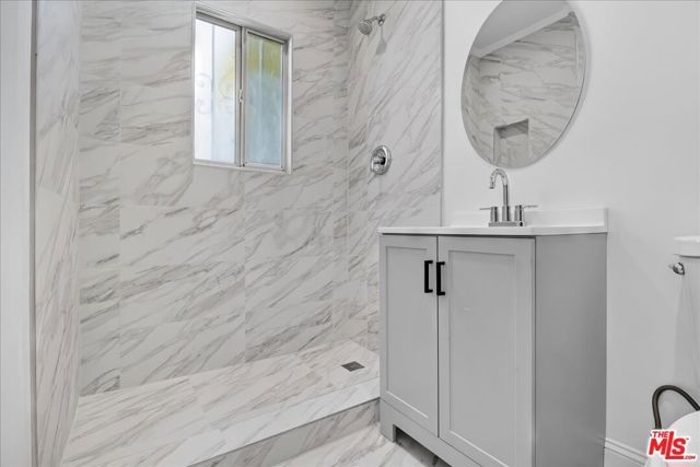 1185 S Tremaine Avenue, Los Angeles, CA 90019