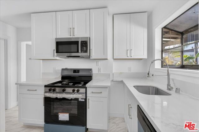 1185 S Tremaine Avenue, Los Angeles, CA 90019