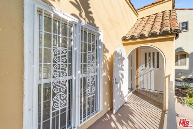 1185 S Tremaine Avenue, Los Angeles, CA 90019