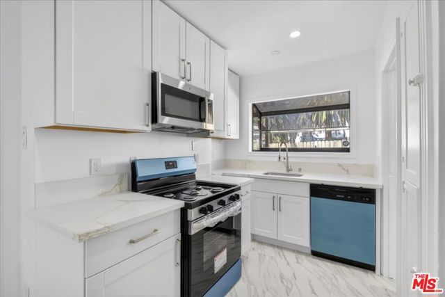 1185 S Tremaine Avenue, Los Angeles, CA 90019