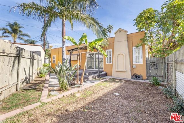 1185 S Tremaine Avenue, Los Angeles, CA 90019