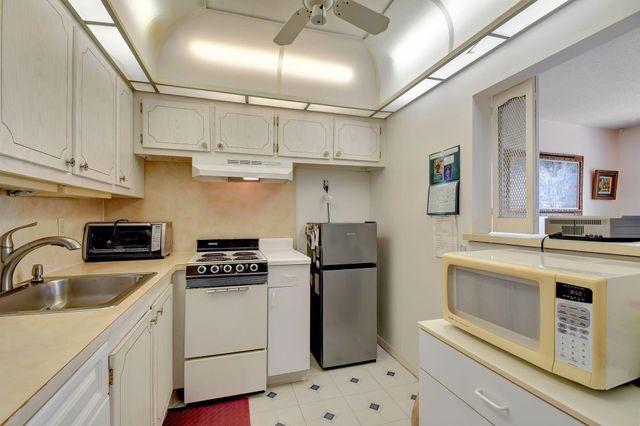 449 Dover C, West Palm Beach, FL 33417