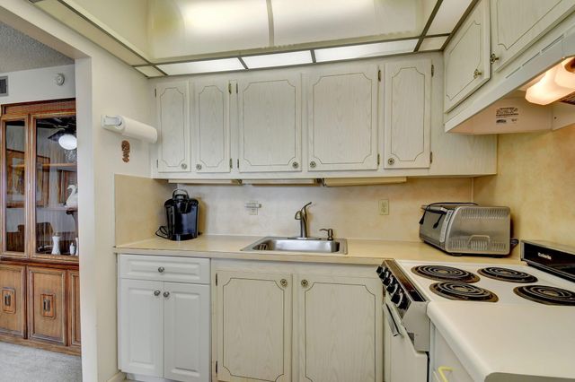 449 Dover C, West Palm Beach, FL 33417