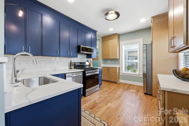 327 Campus Street, Charlotte, NC 28216