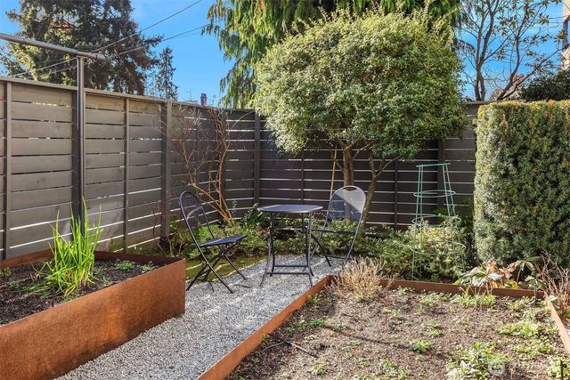 4003 Densmore Avenue N, Seattle, WA 98103