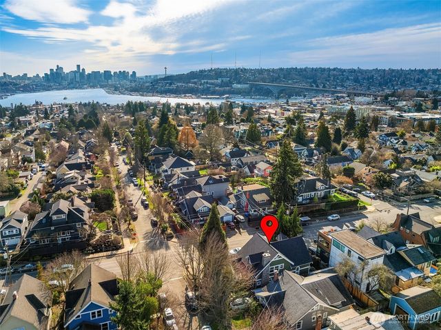 4003 Densmore Avenue N, Seattle, WA 98103