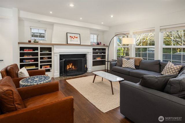 4003 Densmore Avenue N, Seattle, WA 98103