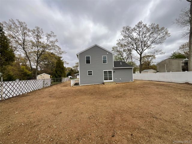 492 Blue Point Road, Farmingville, NY 11738