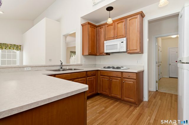 301 Fairway Drive 301, Oxford, CT 06478