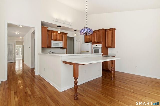 301 Fairway Drive 301, Oxford, CT 06478