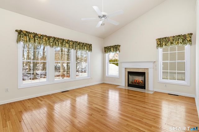 301 Fairway Drive 301, Oxford, CT 06478