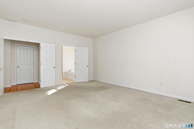 301 Fairway Drive 301, Oxford, CT 06478