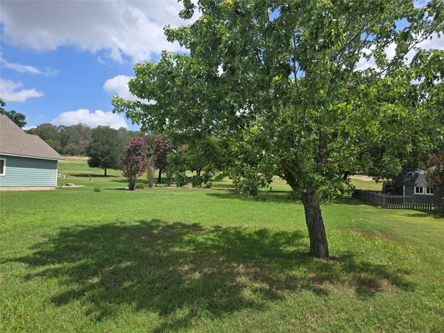 184 Kahana LN, Bastrop, TX 78602