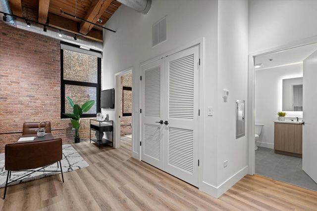 153 W Ohio Street 208, Chicago, IL 60654