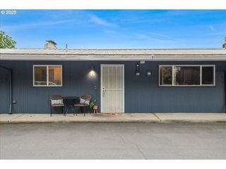 10090 Sw BEAVERTON HILLSDALE Hwy 13, Beaverton, OR 97005