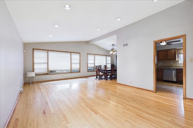 5007 Golf Road, Skokie, IL 60077