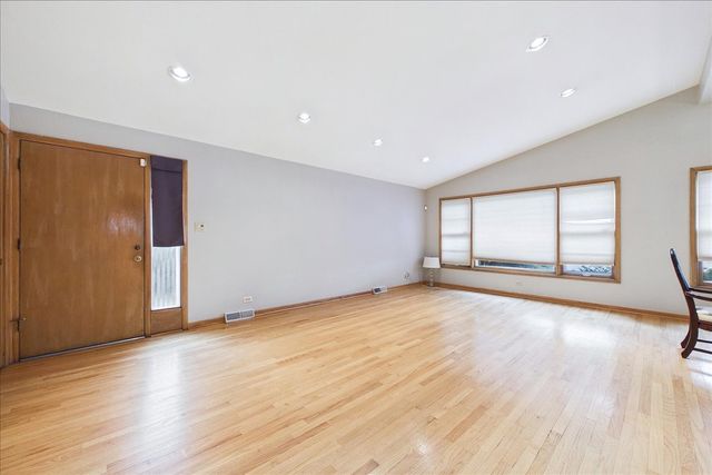 5007 Golf Road, Skokie, IL 60077