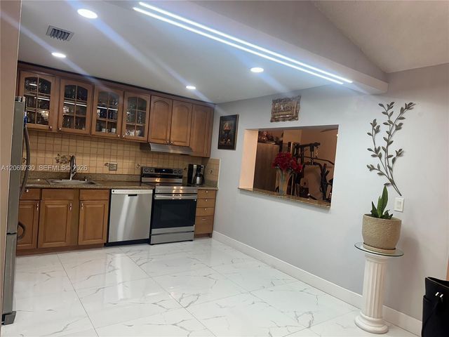 1051 SW 99th Avenue, Pembroke Pines, FL 33025