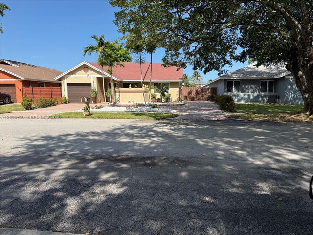 1051 SW 99th Avenue, Pembroke Pines, FL 33025