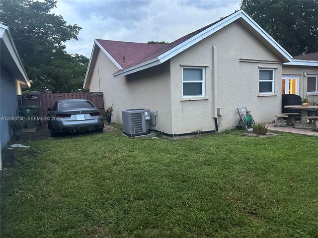 1051 SW 99th Avenue, Pembroke Pines, FL 33025