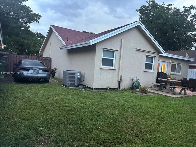 1051 SW 99th Avenue, Pembroke Pines, FL 33025