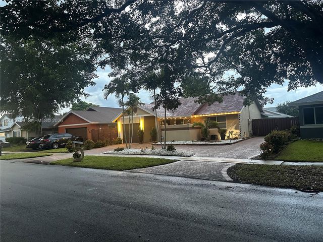 1051 SW 99th Avenue, Pembroke Pines, FL 33025