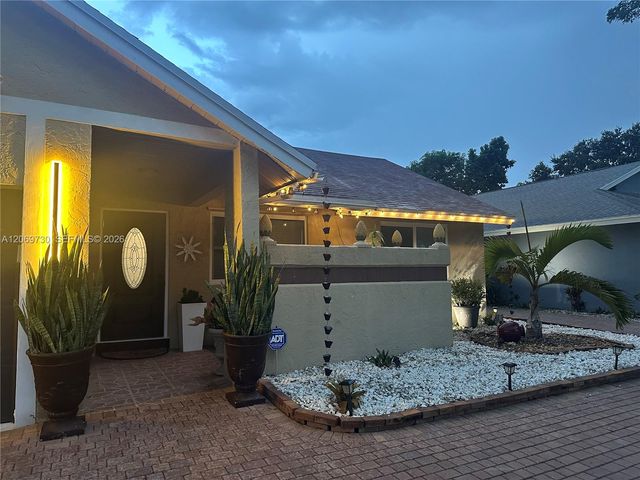 1051 SW 99th Avenue, Pembroke Pines, FL 33025
