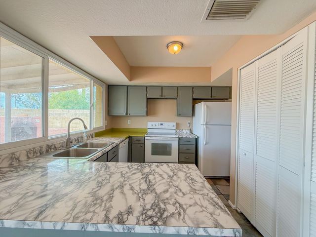 2812 S Cottonwood Drive, Tempe, AZ 85282