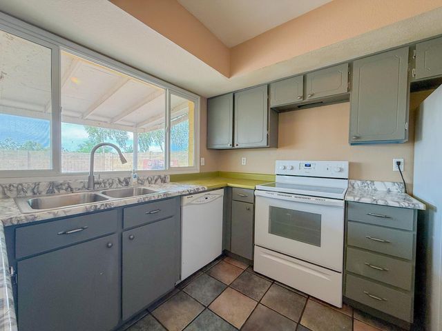 2812 S Cottonwood Drive, Tempe, AZ 85282