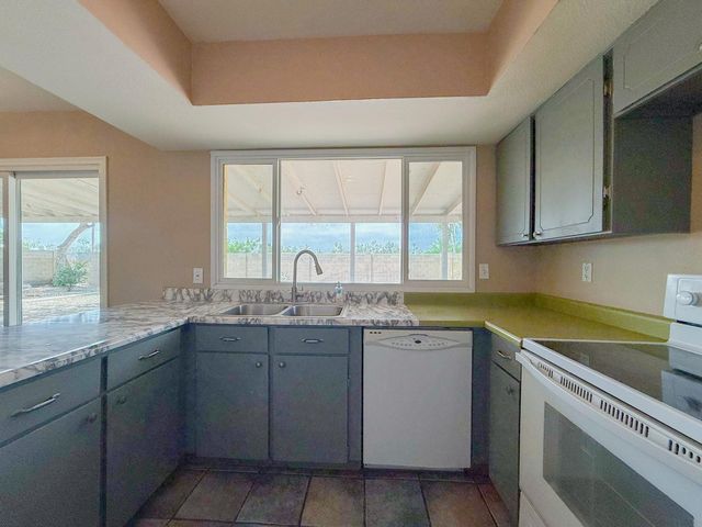 2812 S Cottonwood Drive, Tempe, AZ 85282