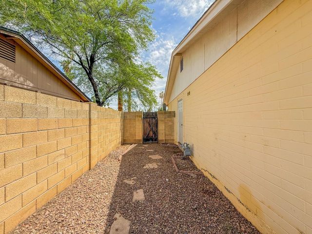 2812 S Cottonwood Drive, Tempe, AZ 85282
