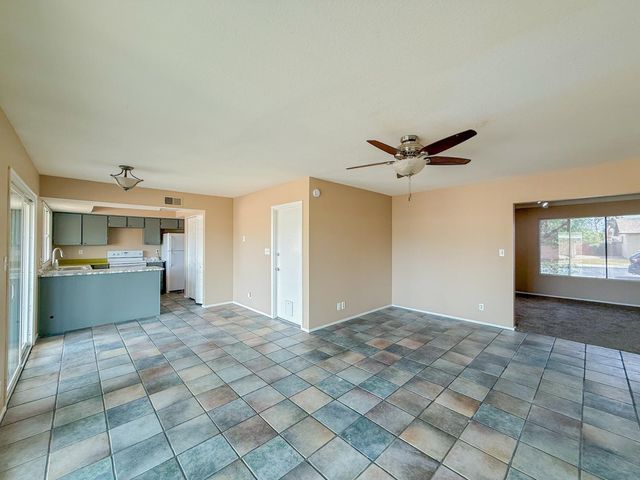 2812 S Cottonwood Drive, Tempe, AZ 85282