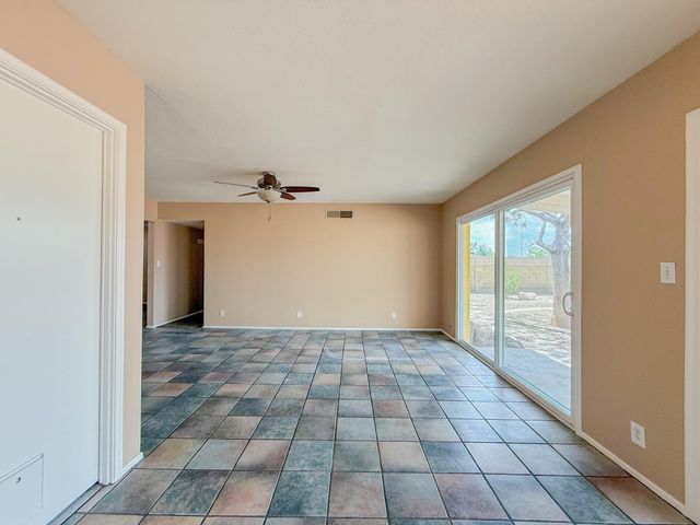 2812 S Cottonwood Drive, Tempe, AZ 85282